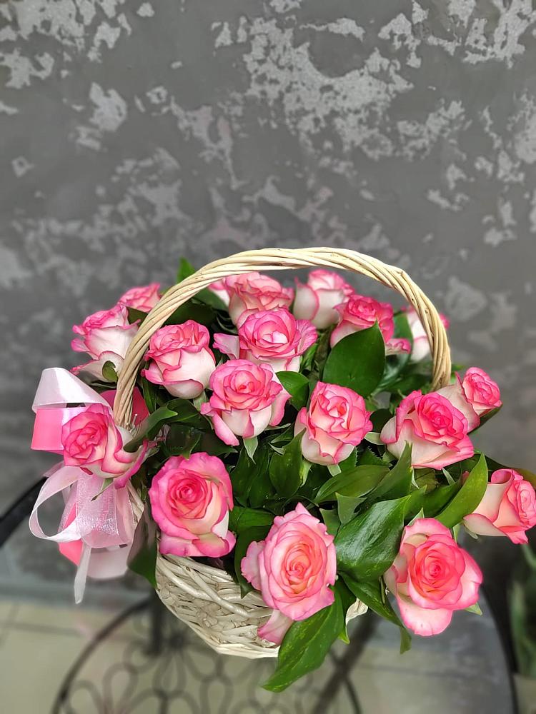 Цветочная композиция из Розы в корзине в Игарке
