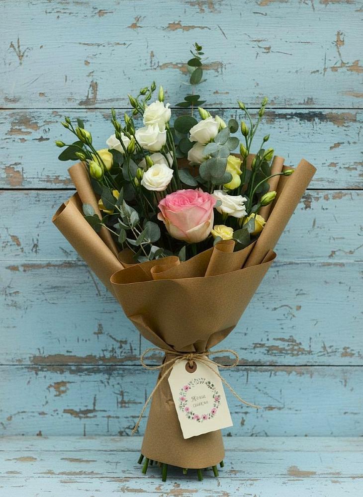 Букет цветов из: Розы и Лизиантусы в Игарке