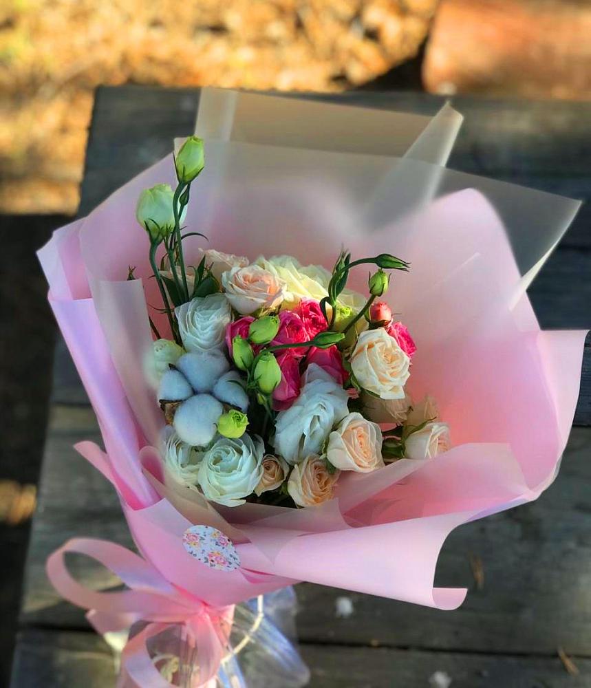 Букет цветов из: Розы и Лизиантусы в Игарке