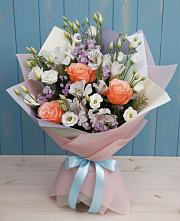 Букет цветов из:  Лизиантусы, Розы, Альстромерии и Гипсофила в Игарке