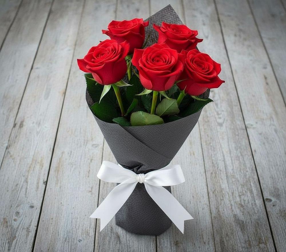 Букет 5 Красных роз Эдлесс Лав в Игарке