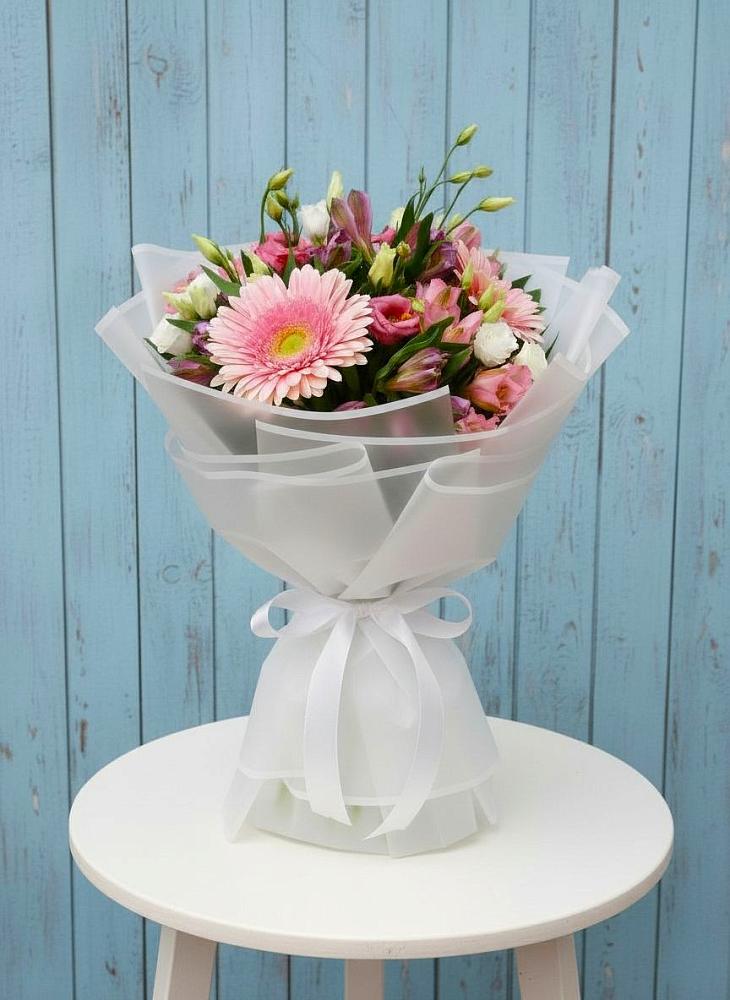 Букет цветов из: Герберы, Альстромерии и Лизиантусы в Игарке