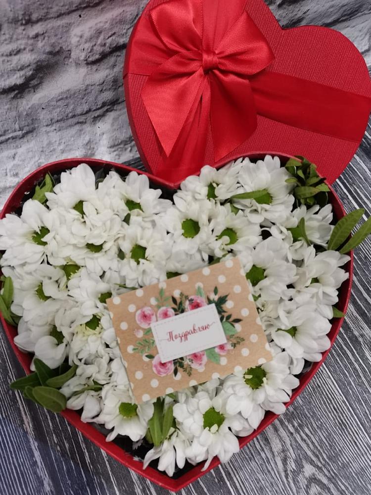 Цветочная композиция из Хризантемы в виде сердца в Игарке