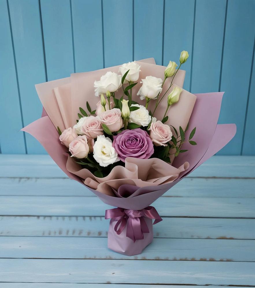 Букет цветов из: Розы и Лизиантусы в Игарке